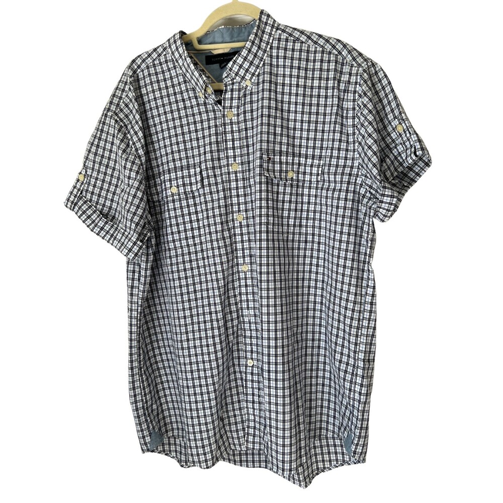 Tommy Hilfiger Men's dress shirt Size XL Plaid Short Sleeves Button Shirt